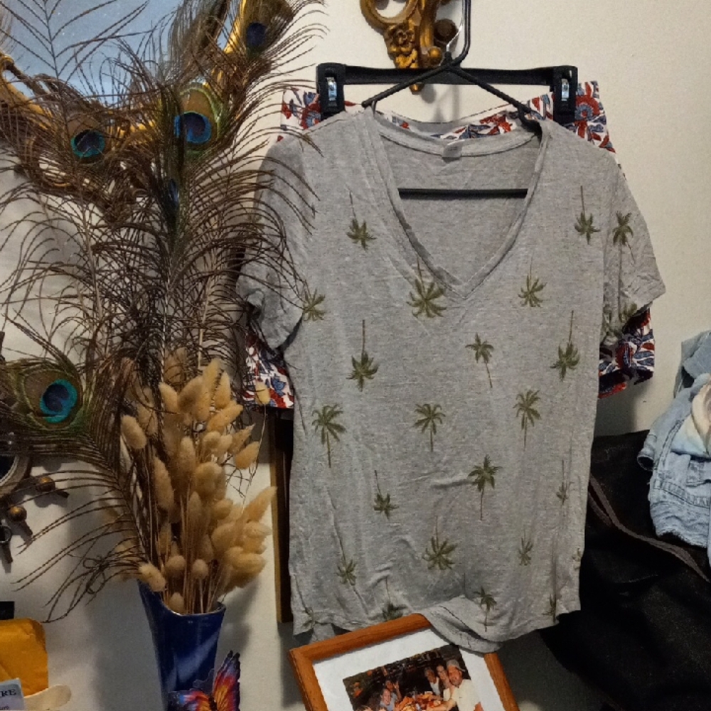 Gray Palm Tree Print V-Neck T-Shirt